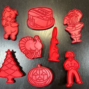 EUC Lot of 8 Vintage TUPPERWARE  Red Cookie Cutters w/ Handles very detailed